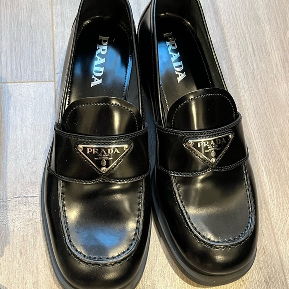 Prada Unlined Brushed Leather Loafer 38 - Picture 6 of 7
